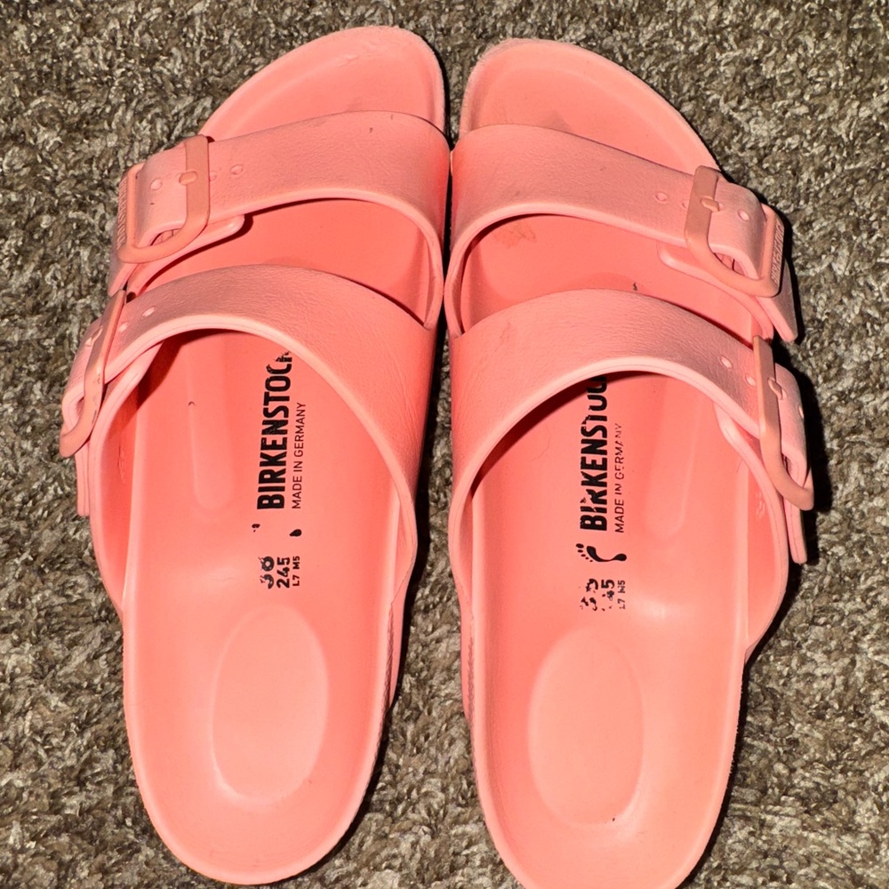Birkenstock Arizona Essentials
EVA - Coral Peach women’s